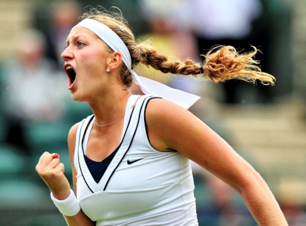 Petra Kvitova se clasificó a la final de Wimbledon al derrotar a la bielorrusa Victoria Azarenka en tres sets, 6-1, 3-6 y 6-2. AFP