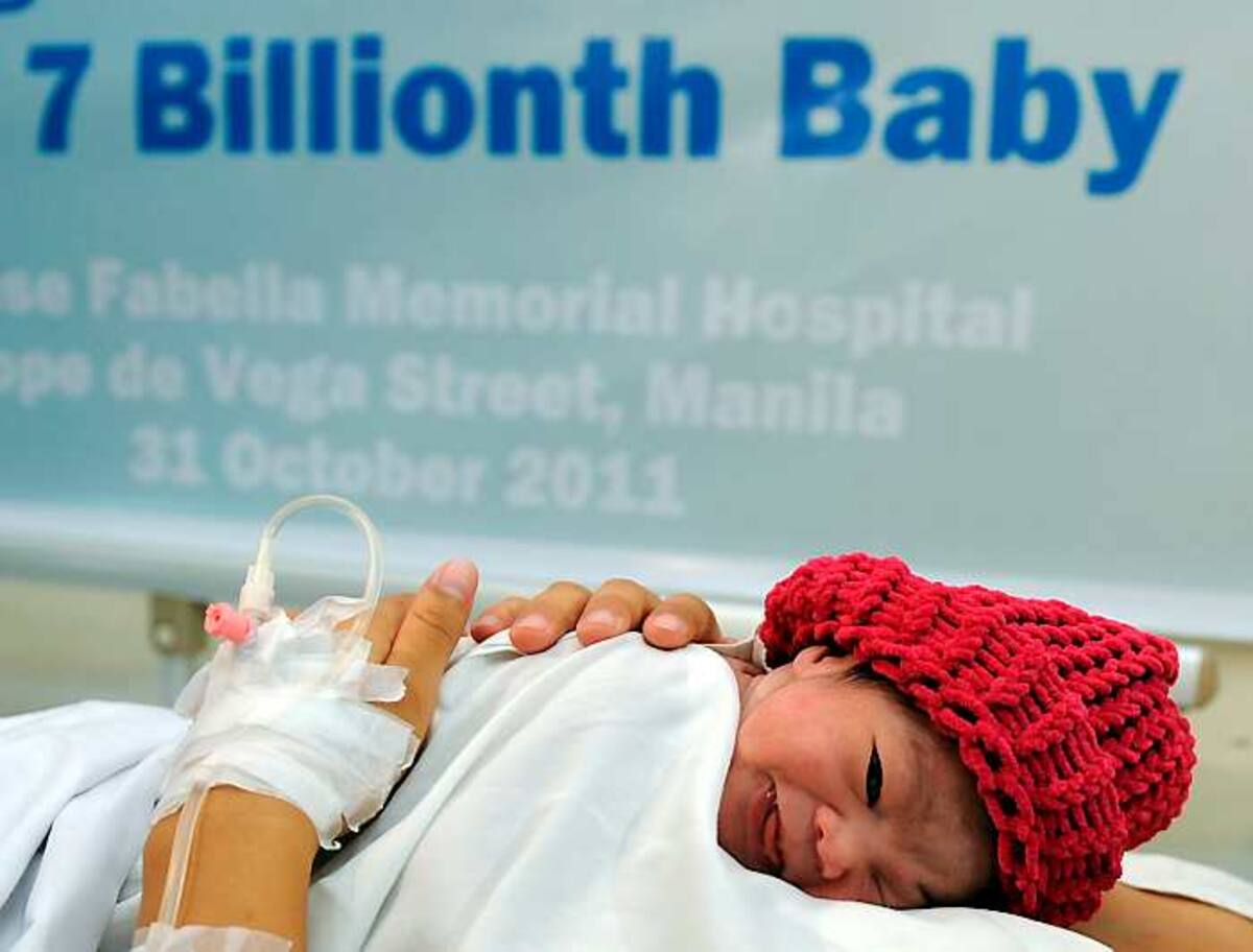 En las Filipinas nació Danica May Camacho, uno de los bebés considerados simbólicamente número 7.000 millones que serán celebrados en varios países en los cinco continentes. AFP TED ALJIBE