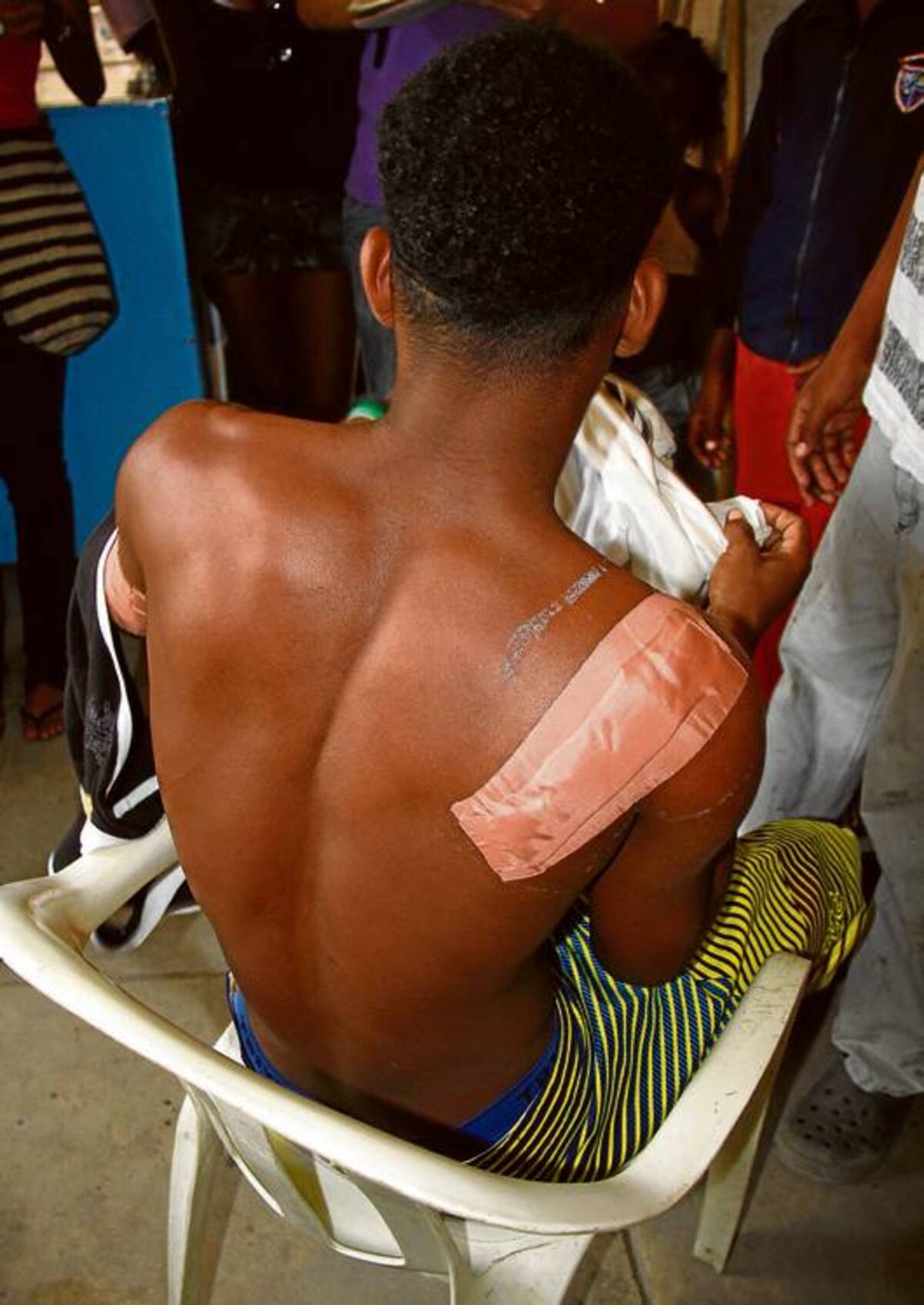 A la víctima le dieron dos machetazos. Uno en la espalda y otro en un brazo.