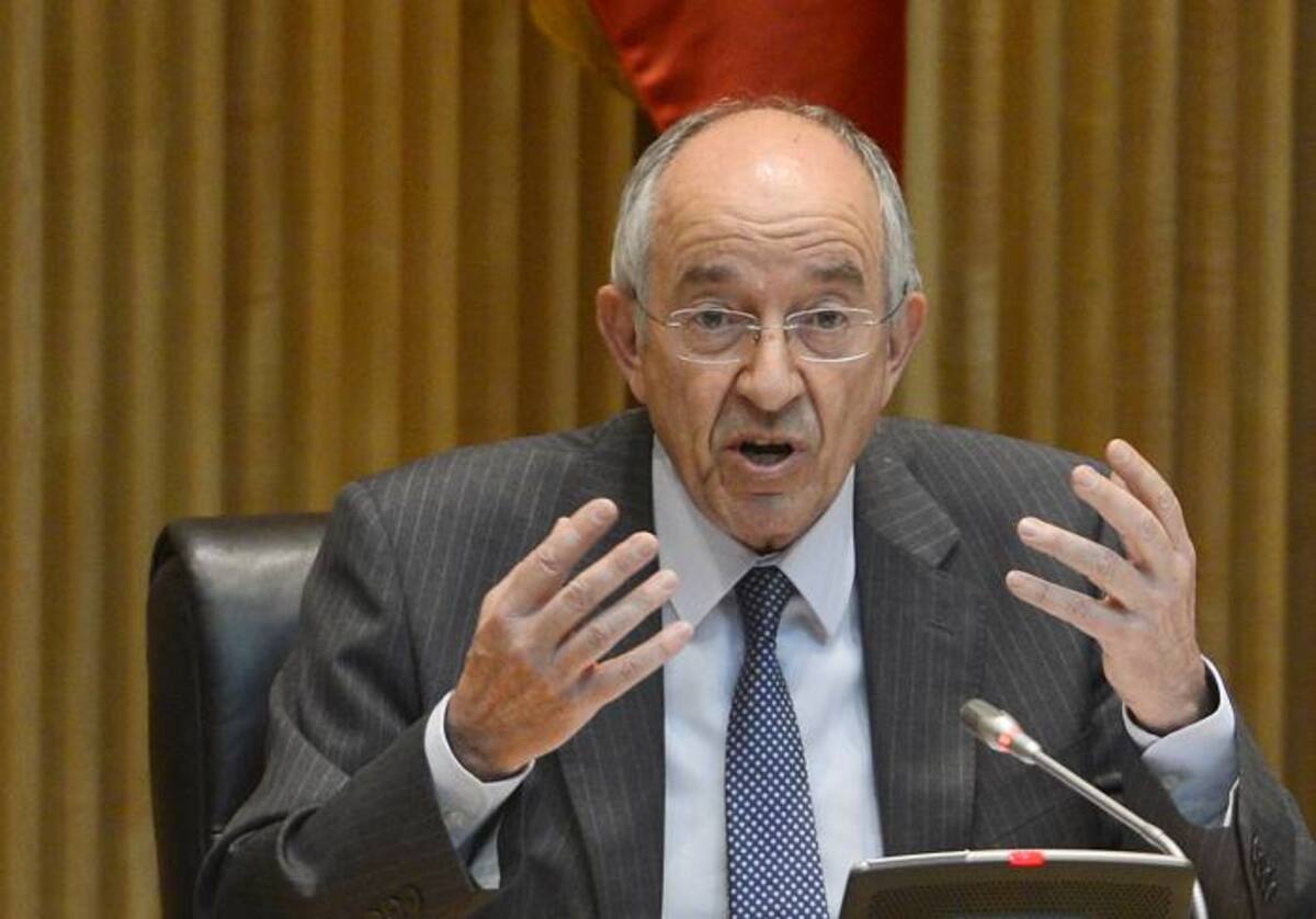 "Ahora estamos no solo peor que Italia, sino peor que la propia Irlanda, un país rescatado", dijo Fernández Ordoñez, exgobernador del Banco de España AFP PIERRE-PHILIPPE MARCOU