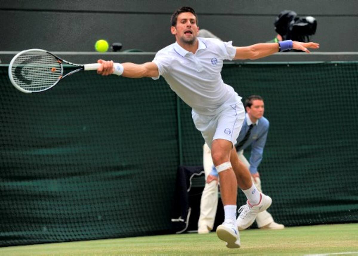 Novak Djokovic chocará hoy ante al francés Jo-Wilfried Tsonga con la ilusión de superarlo y asegurar el primer lugar en el ranking mundial. AFP