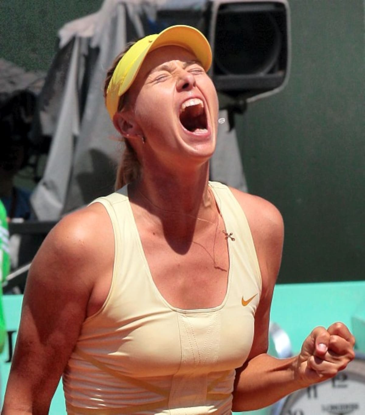 Maria Sharapova avanzó a las semifinales en el Roland Garros y ahora chocará ante la china Li Na. AFP