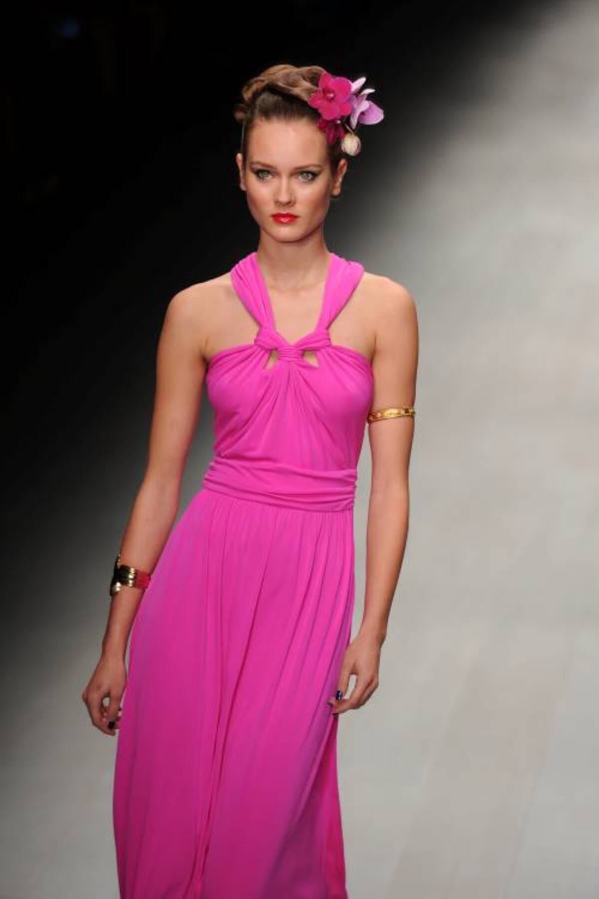 A model presents creations from the 2013 spring/summer collection of designer Issa London at London Fashion Week in London on September 15, 2012. AFP PHOTO / CARL COURT
