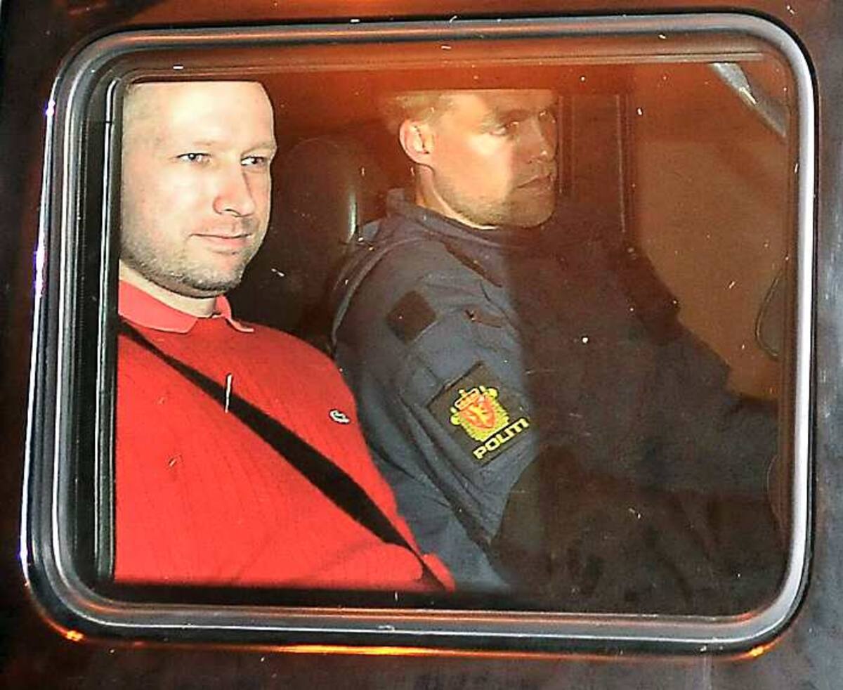 El noruego Anders Behring Breivik (izq.) podría ser condenado a una internación psiquiátrica de por vida. AP Jon-Are Berg-Jacobsen