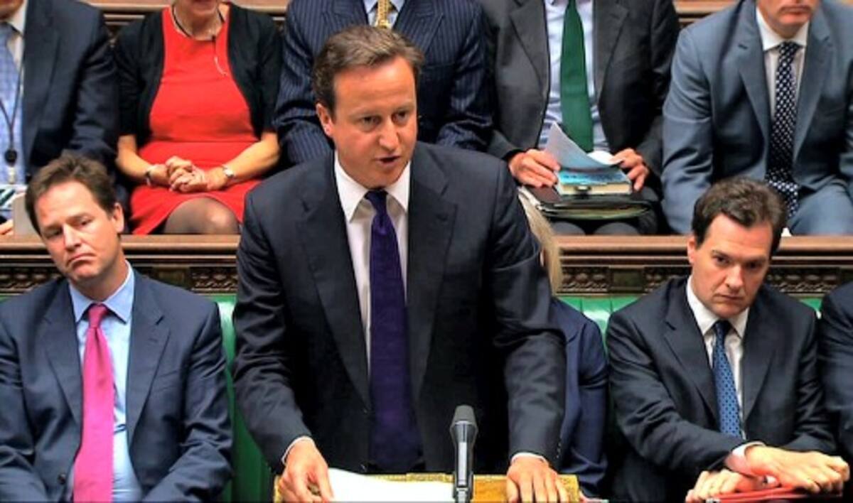 David Cameron, primer ministro británico, dijo ante el Parlamento que ahora la policía podrá quitar máscaras, pañuelos y capuchones a los sospechosos de actividades criminales. AFP