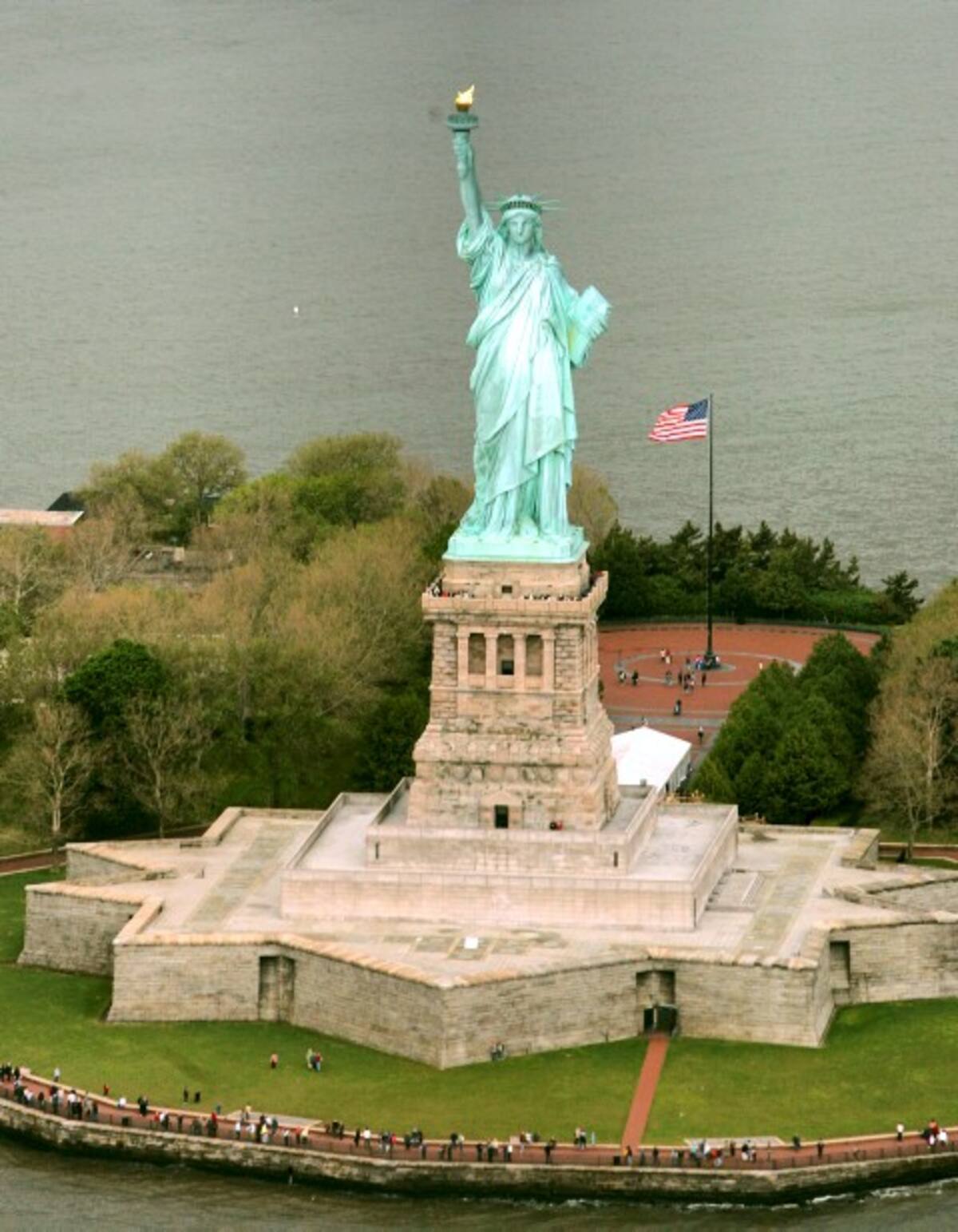 Le construirán nueva escalera a la Estatua de la Libertad.