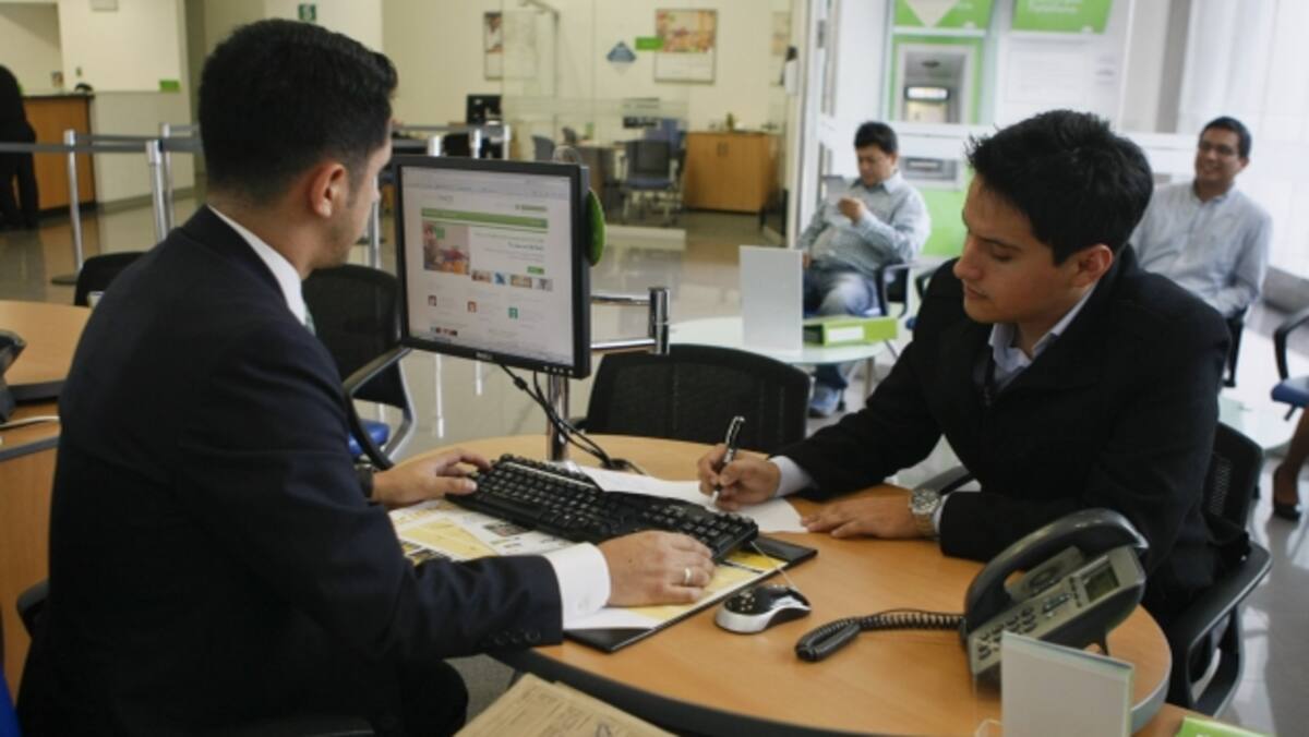 Lo ideal es que compare sus opciones y lo puede hacer utilizando el comparador de tarjetas de crédito de Comparabien, en la opción de compra de cartera. Comparebien.com.co