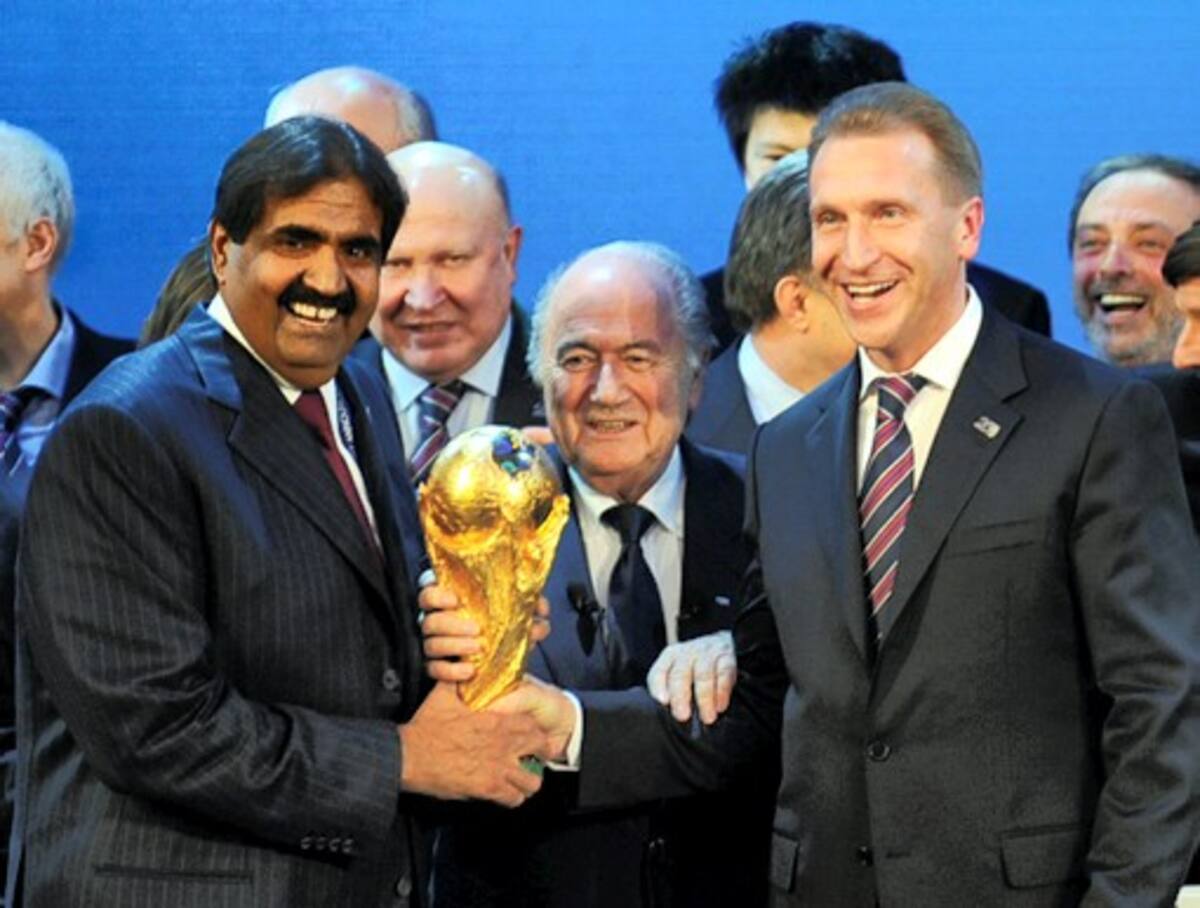 Sheikh Hamad bin Khalifa Al-Thani, presidente de la FIFA Joseph Blatter y el primer ministro ruso Igor Shuvalov