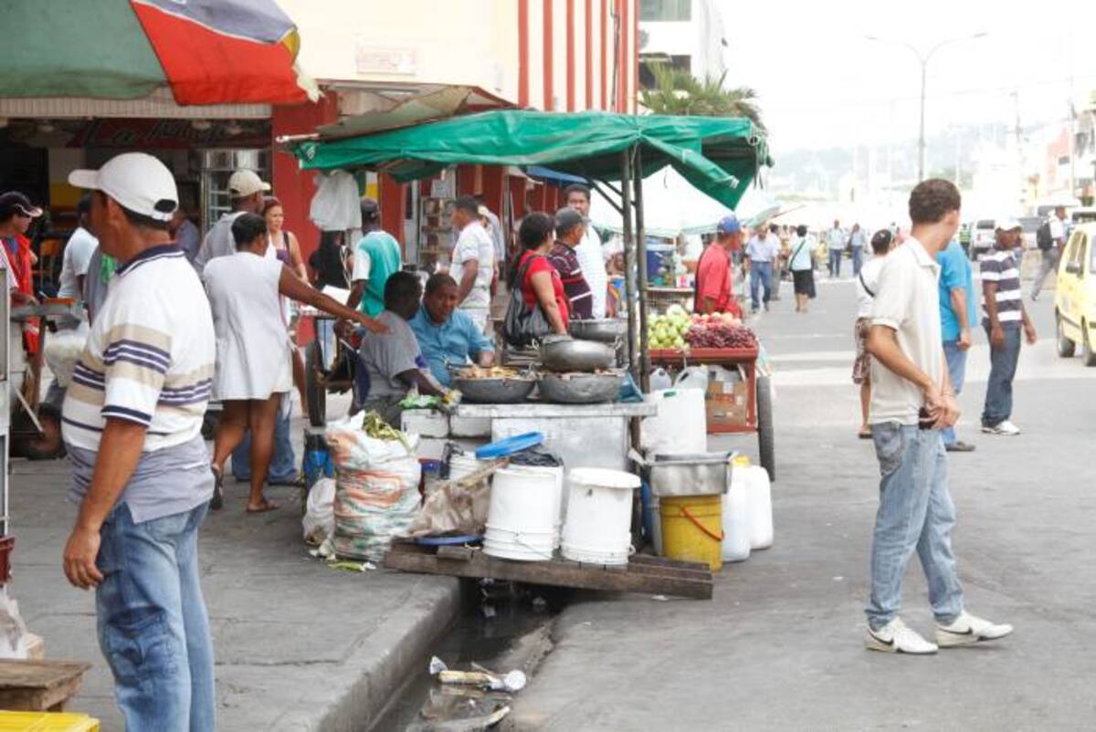 Los vendedores informales se retirarán voluntariamente de la Avenida Daniel Lemaitre ÓSCAR DÍAZ ACOSTA - EL UNIVERSAL