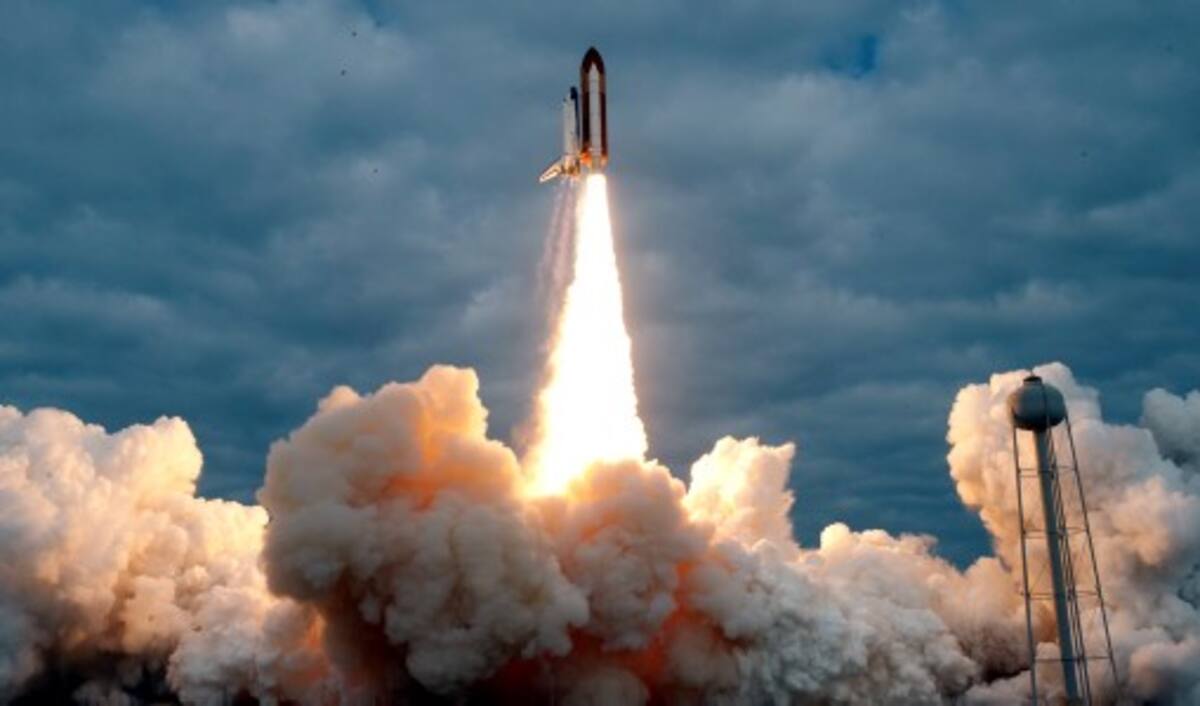 El transbordador Endeavour se acopló hoy a la Estación Espacial ARCHIVO