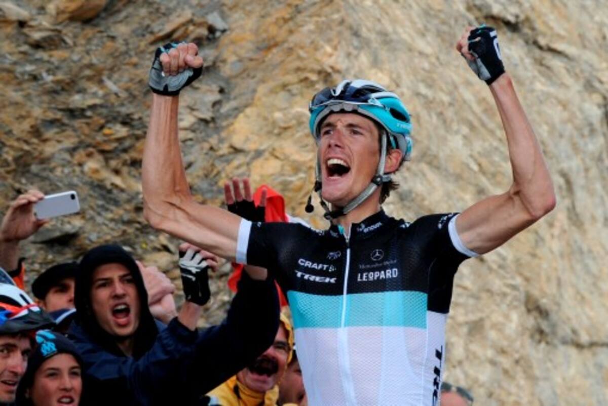 Andy Schleck, dos veces subcampeón del Tour de Francia, ganó ayer la etapa 18 y está a 15 segundos del liderato. AFP
