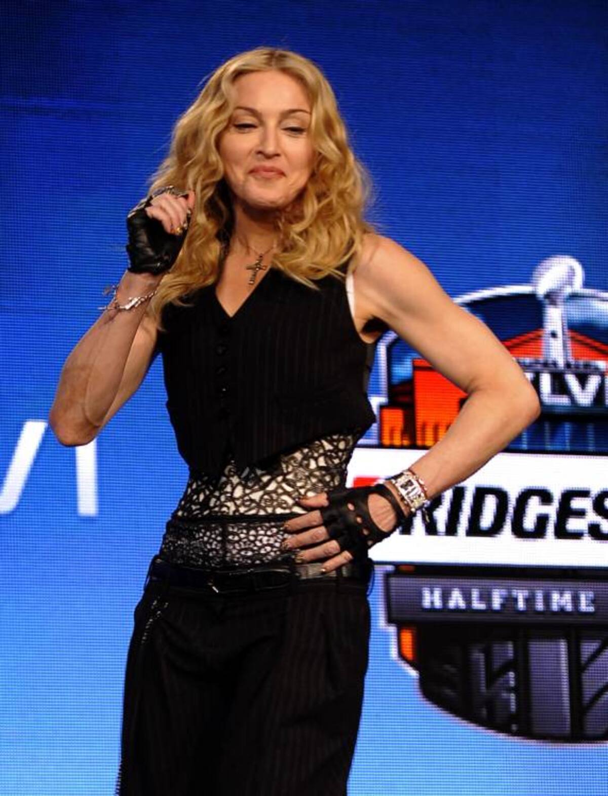 Madonna bailando durante la rueda de prensa. AFP TIMOTHY A. CLARY