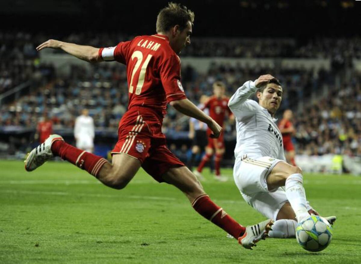 Crisitano Ronaldo encara a Philipp Lahmm del Bayern Munich. AFP DANI POZO