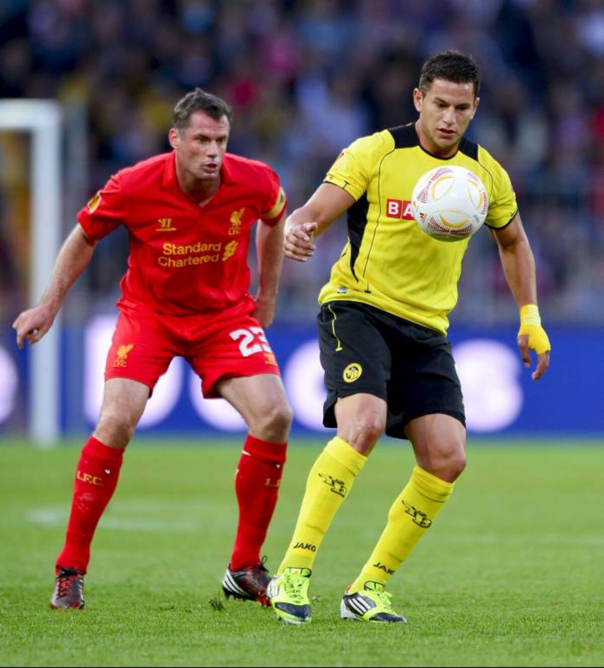 El histórico club inglés da un paso adelante en su búsqueda de los dieciseisavos de final, en un grupo A donde el otro resultado le benefició teóricamente, ya que el Udinese italiano igualó 2-2 en casa ante el Anzhi ruso del camerunés Samuel Eto'o. AP PETER KLAUNZER