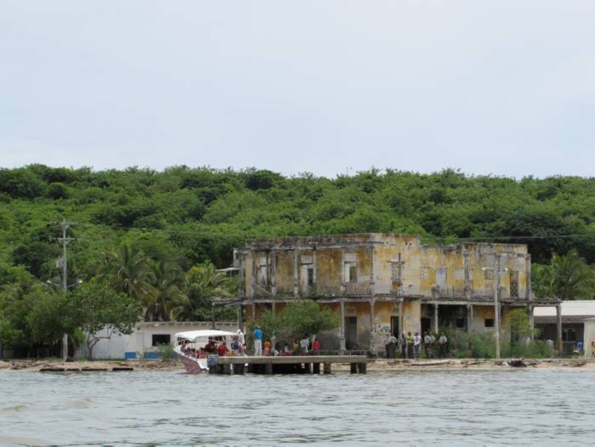 El alcalde Campo Elías realizó el tercer consejo comunero en Caño de Loro, población de la isla de Tierrabomba. EL UNIVERSAL, GERMÁN GÓMEZ POLO