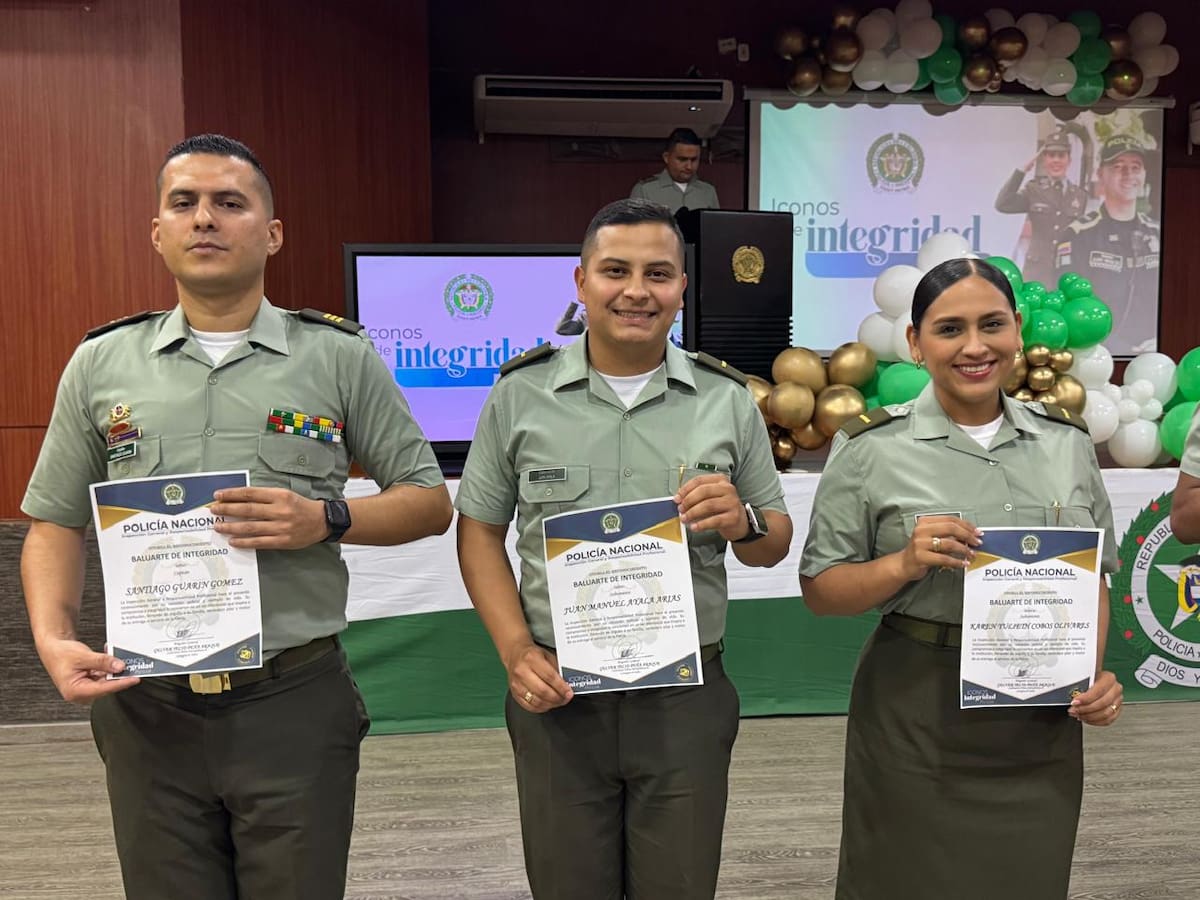 21 uniformados de la Policía Metropolitana de Cartagena fueron reconocidos como “Baluartes” y “Bastiones de la Integridad”, una distinción que resalta su conducta ética, transparencia y vocación de servicio.