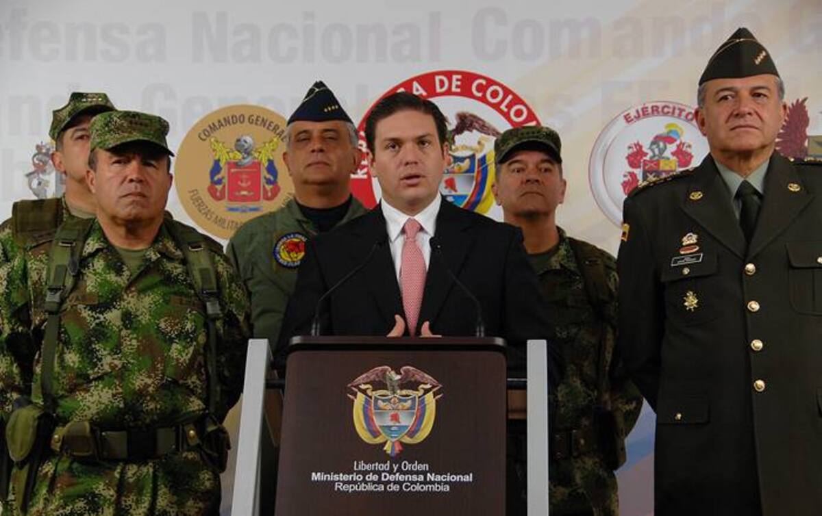 El Ministro de Defensa, Juan Carlos Pinzón, anunció en rueda de prensa que las Fuerzas Militares en el marco de la operación ‘Espada de Honor’, dieron de baja a 33 guerrilleros y capturaron a cinco más. COLPRENSA