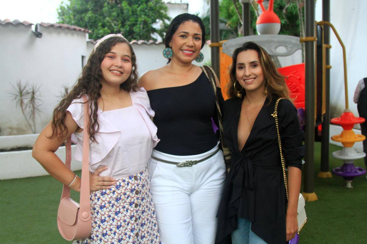 Tachi Avarino, Yazid Torres y Catherine Ricaurte.