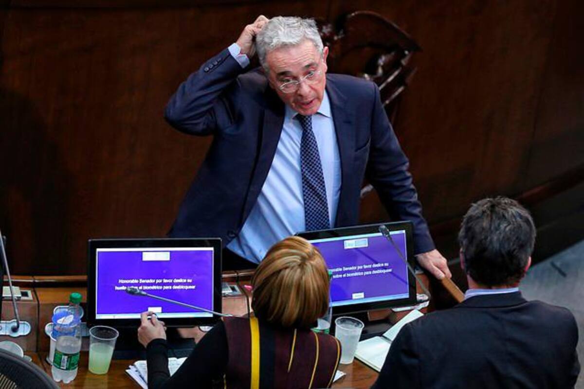 Álvaro Uribe presentó su declaración de renta