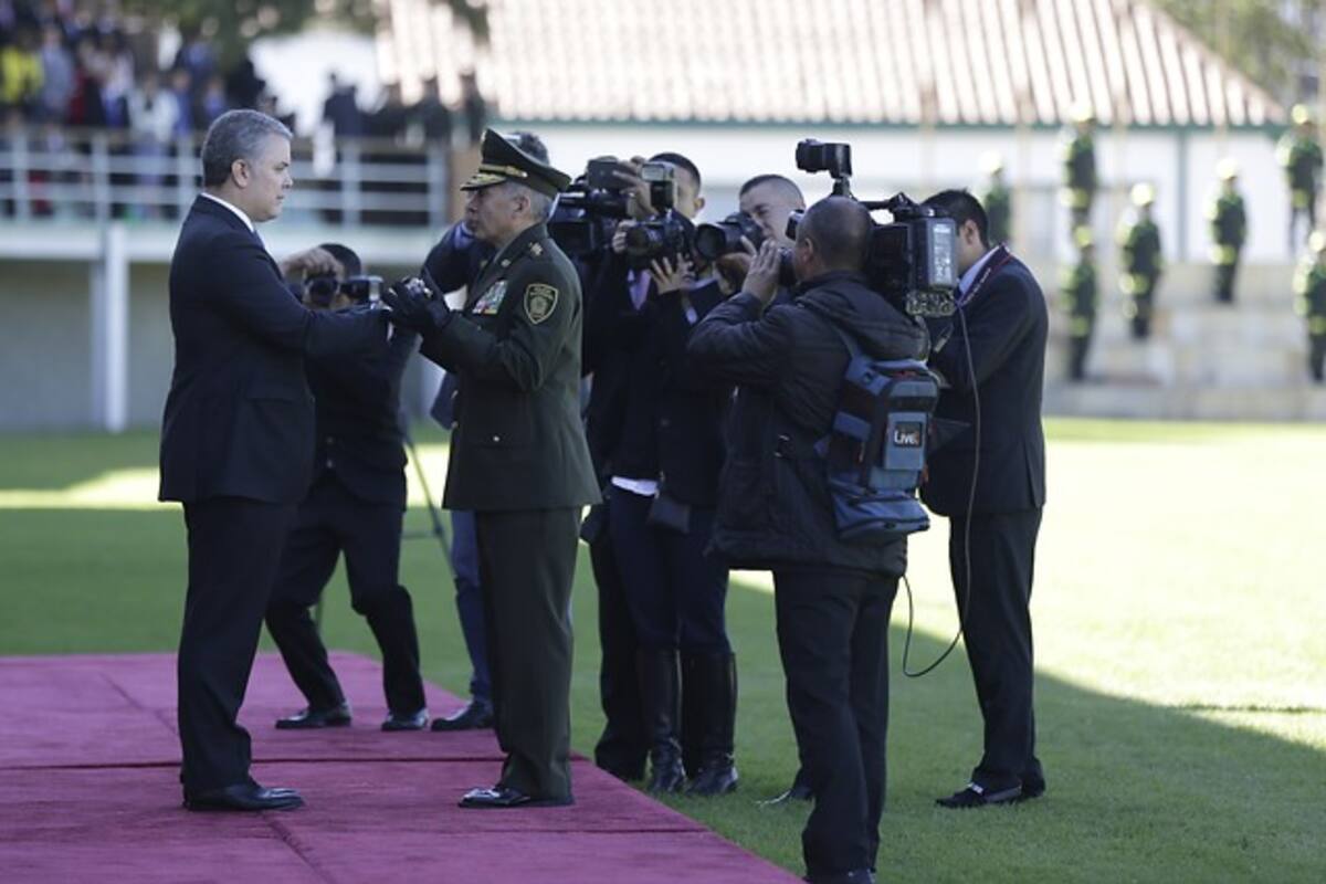 Comienza la comandancia de Óscar Atehortúa en la Policía Nacional