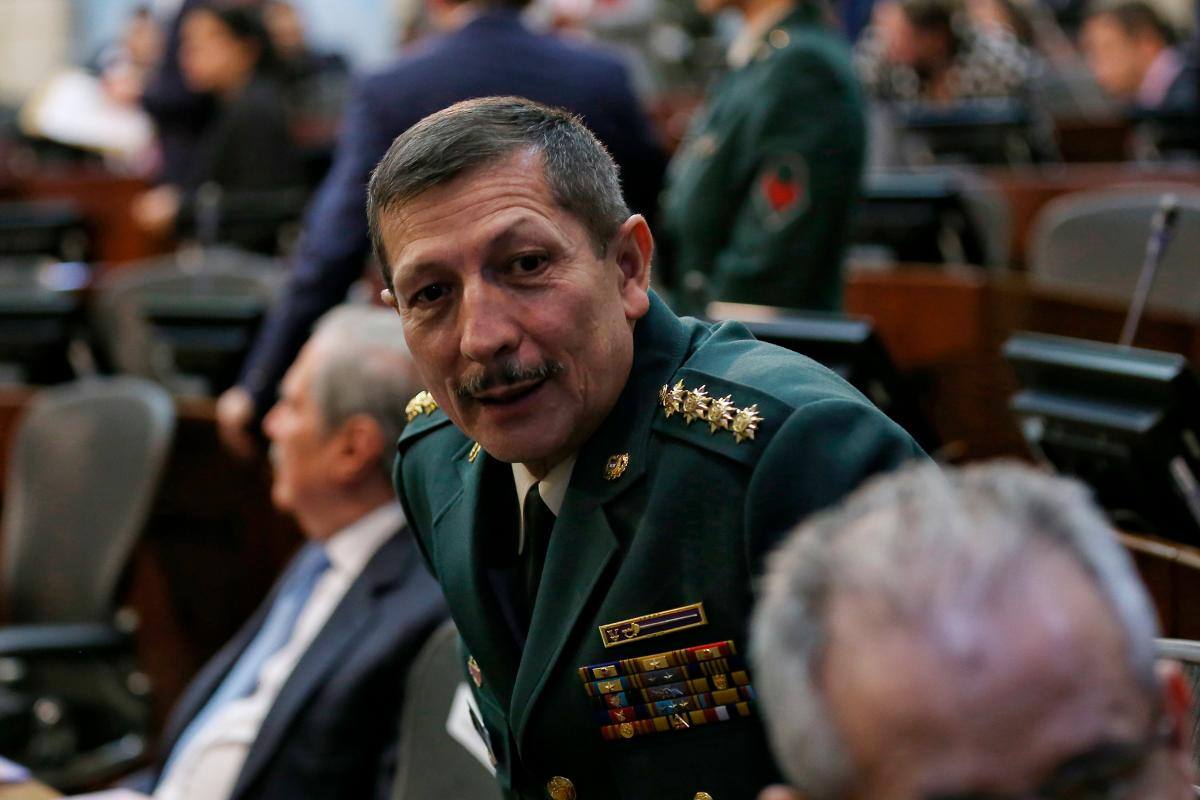 Nicacio Martínez insiste en que salió del Ejército “por razones familiares”