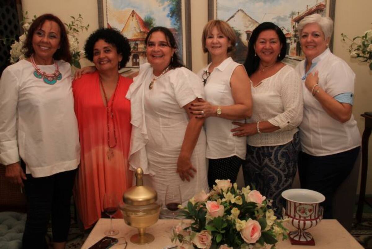Rosario Cuesta, Amelia Jacquin, Gloria Correa, María Bernarda Pinedo, Nancy Gómez y Mónica de Moisés. zenia valdelamar - el universal