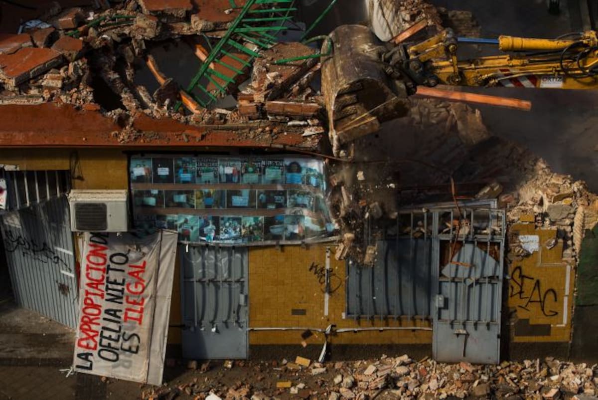 En frente de la casa quedó un letrero que decía: "La expropiación de Ofelia Nieto es ilegal". AP Andres Kudacki