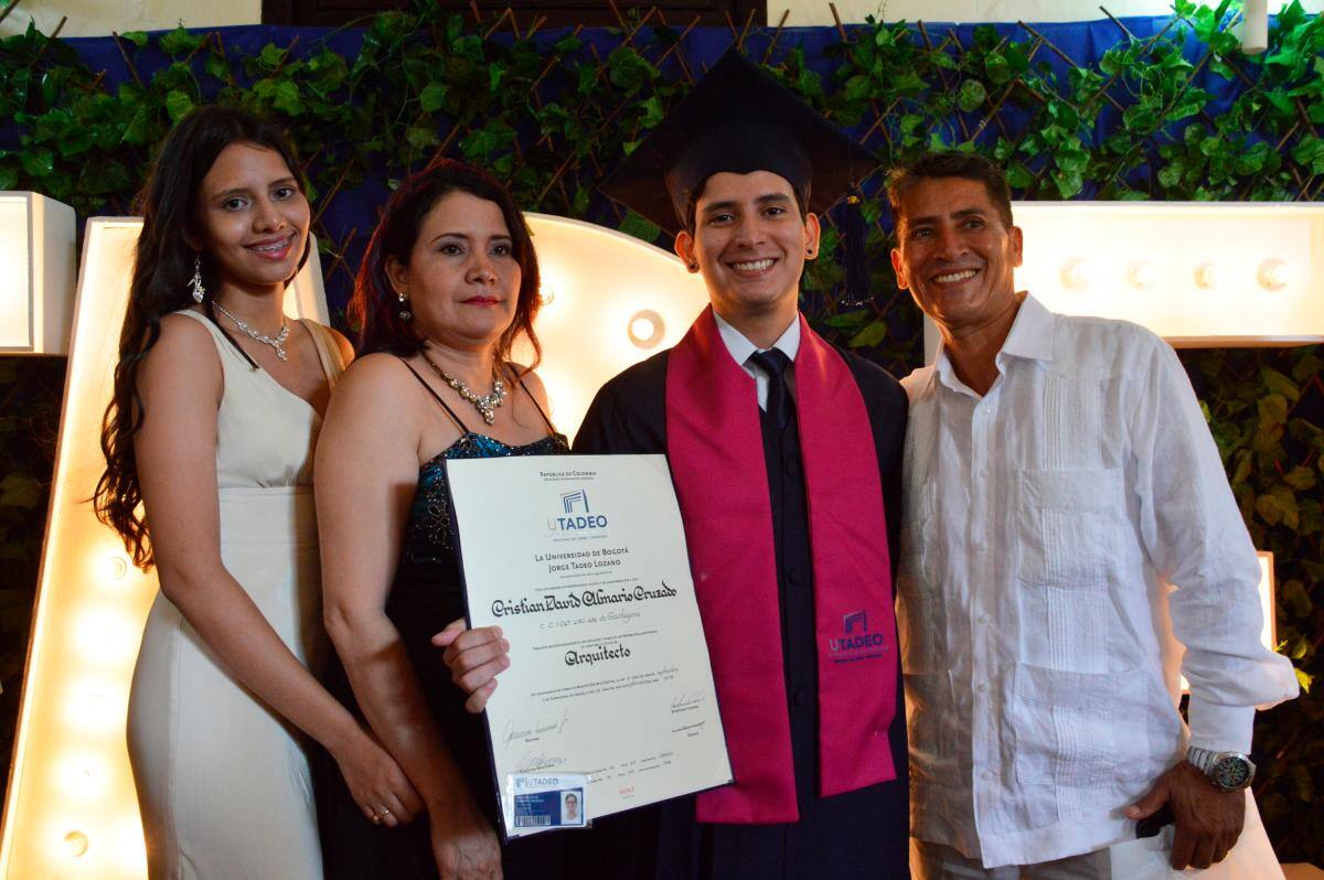 Natalia Almario, María Cruzado, Cristian Almario y José Almario.
