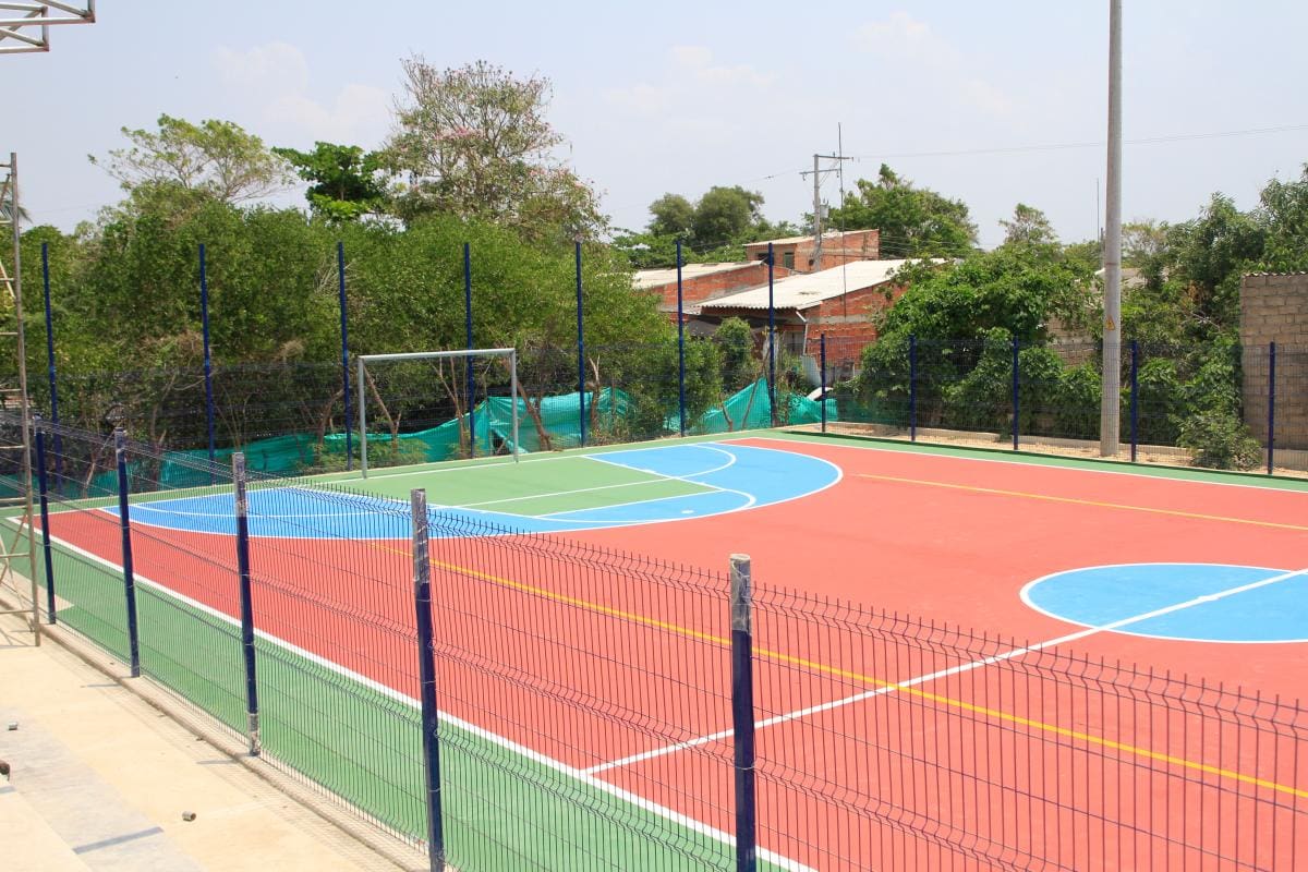 En un 90% avanza la cancha del sector Central de Olaya Herrera