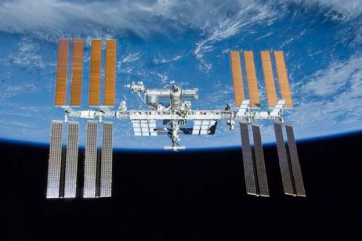Los cosmonautas de la EEI salen al espacio para poner a punto el módulo Naúka