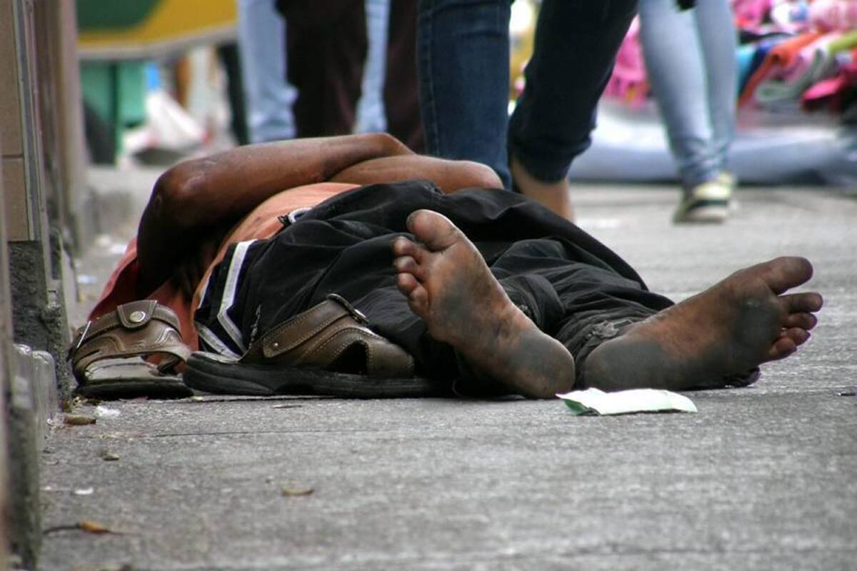 Los habitantes de la calle siguen siendo una realidad que, día a día y sin importar la hora, está a la vista de todos.// Foto: Javier Gutiérrez / VANGUARDIA LIBERAL