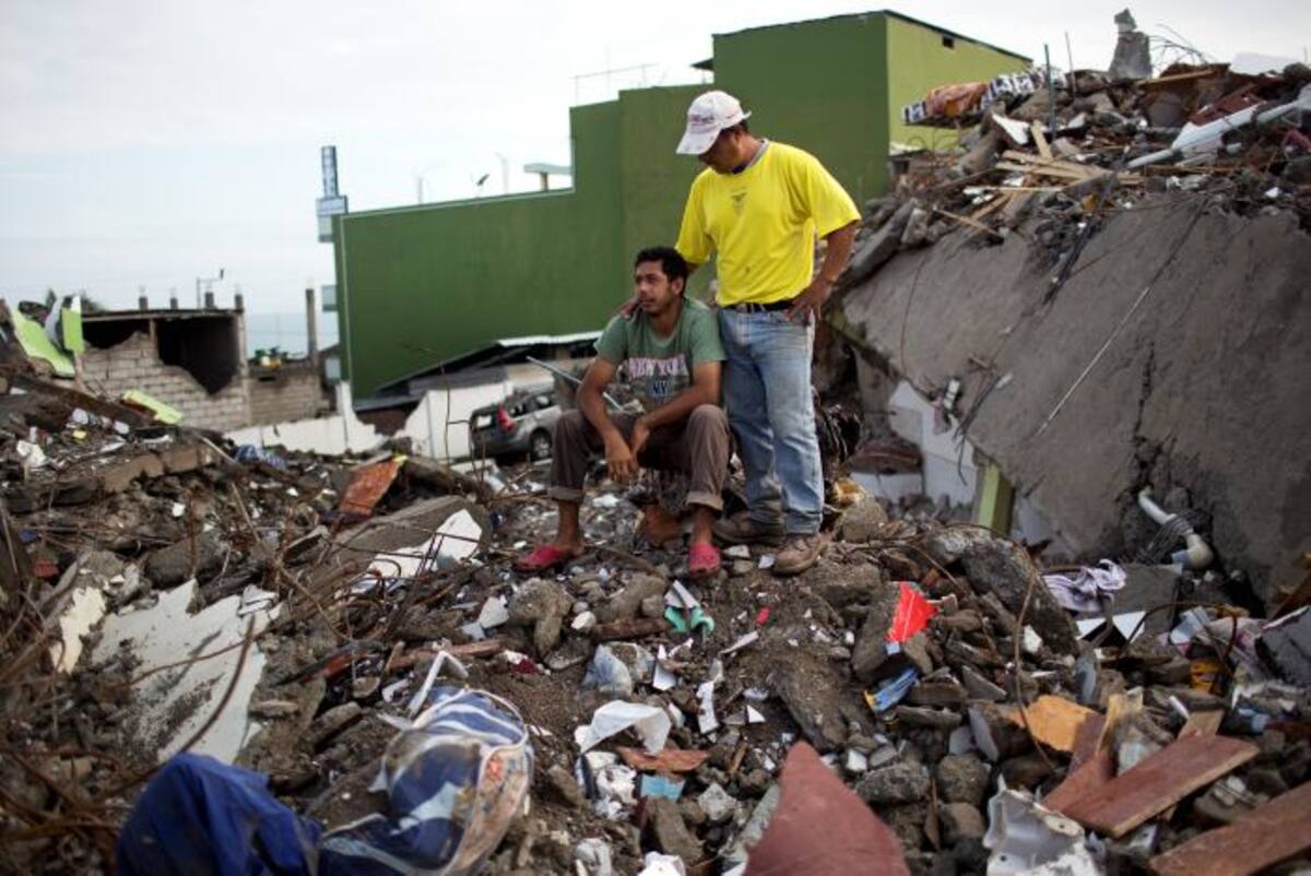 La cifra de muertos a causa del devastador terremoto de magnitud 7,8 ocurrido la semana pasada en Ecuador aumentó a 654 y hay otros 58 desaparecidos. AP Rodrigo Abd.