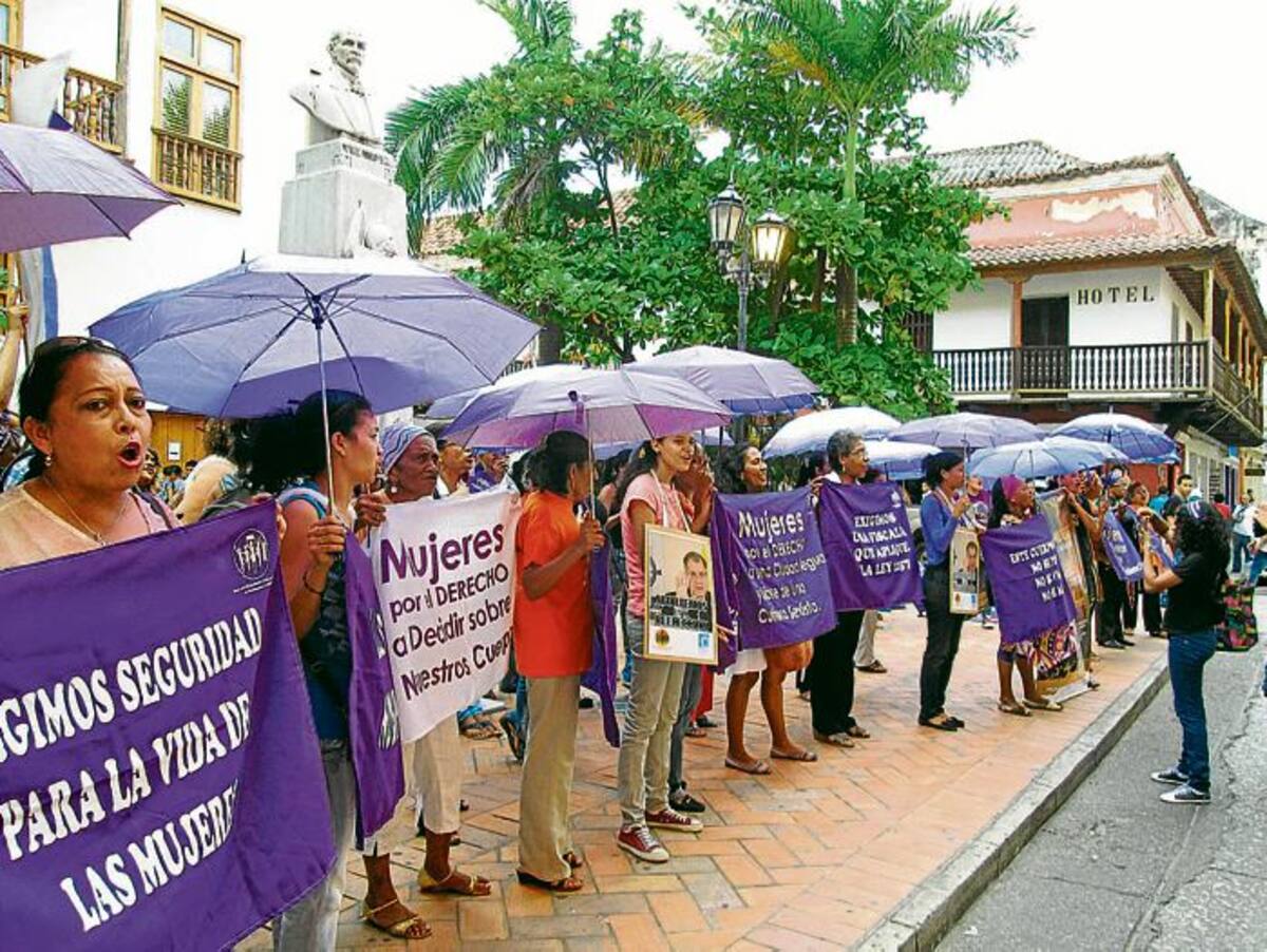 Uno de los planteles organizado por la “Mesa del movimiento social de mujeres” en Cartagena. Rubén Darío Álvarez - El Universal