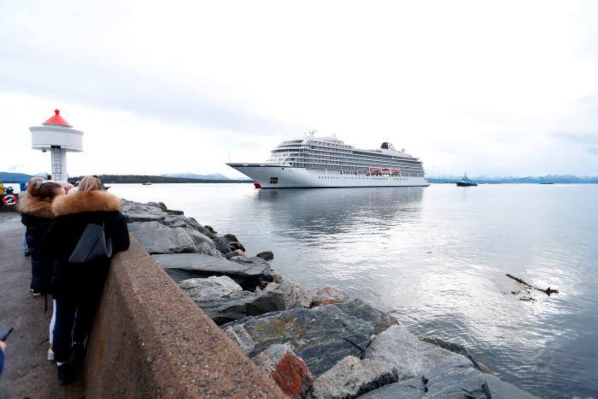 Crucero noruego atraca tras horas de pánico y dramática evacuación