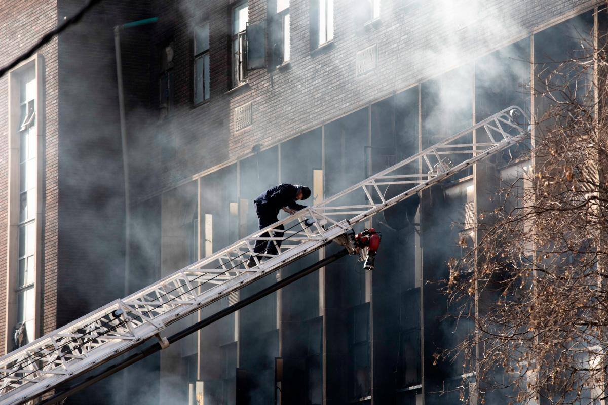 Video: 73 personas murieron en incendio de un edificio en Johannesburgo