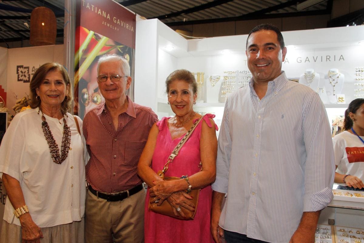 Stella de Calvo, Haroldo Calvo, María Cristina Torres y Hans Londoño.