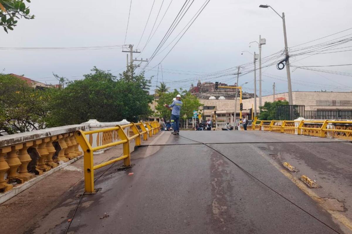 Cierran puente de Las Palmas tras caída de línea eléctrica