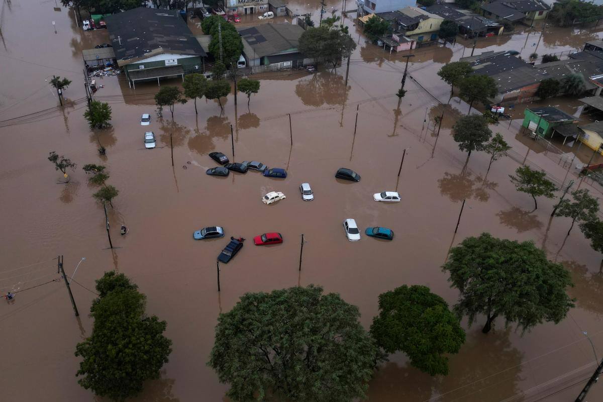 Siguen subiendo los muertos en Brasil tras intensas lluvias: ya van 137