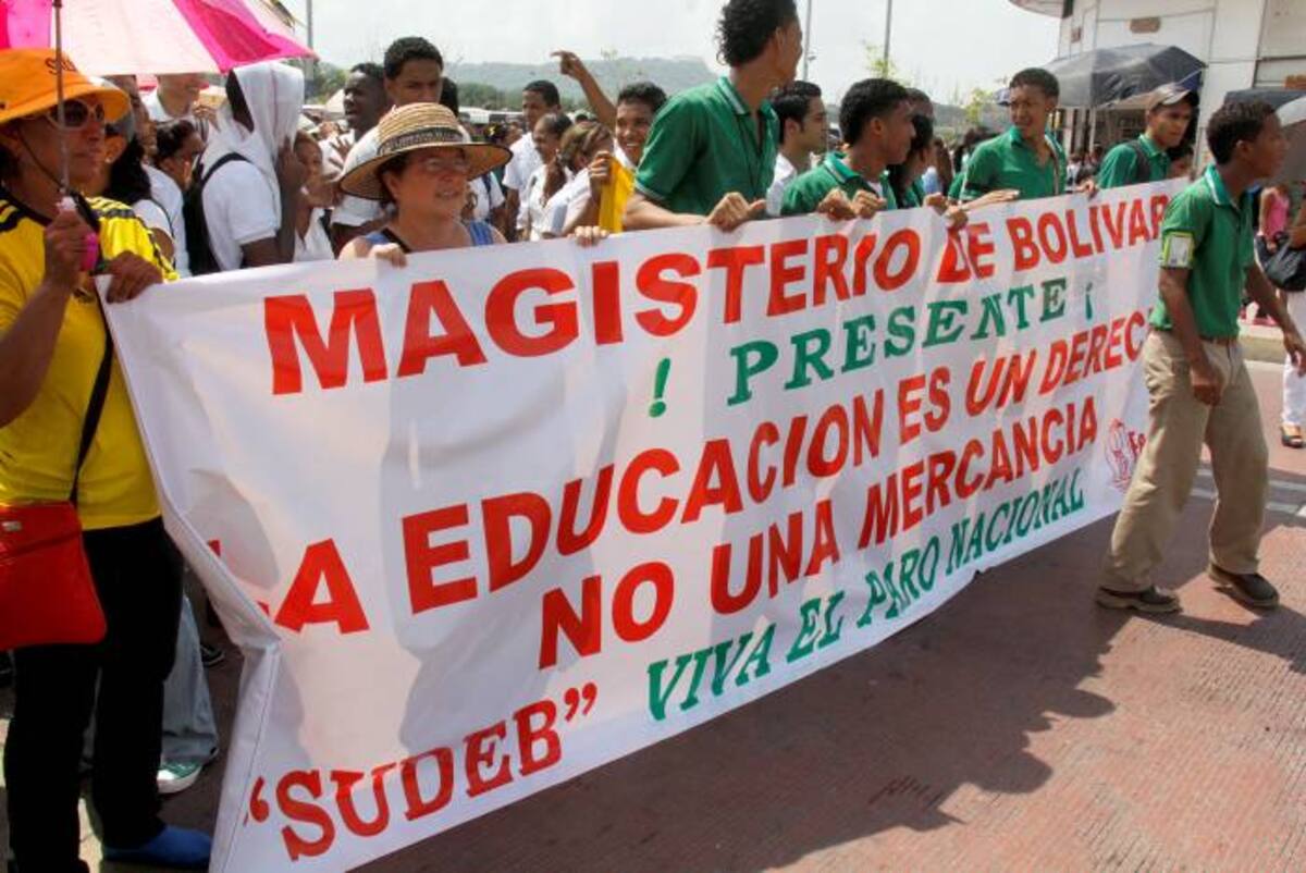 La marcha contó con una concurrida asistencia y los sindicatos estimaron que había más de dos mil personas apoyando esta iniciativa KAILLINE GIRALDO