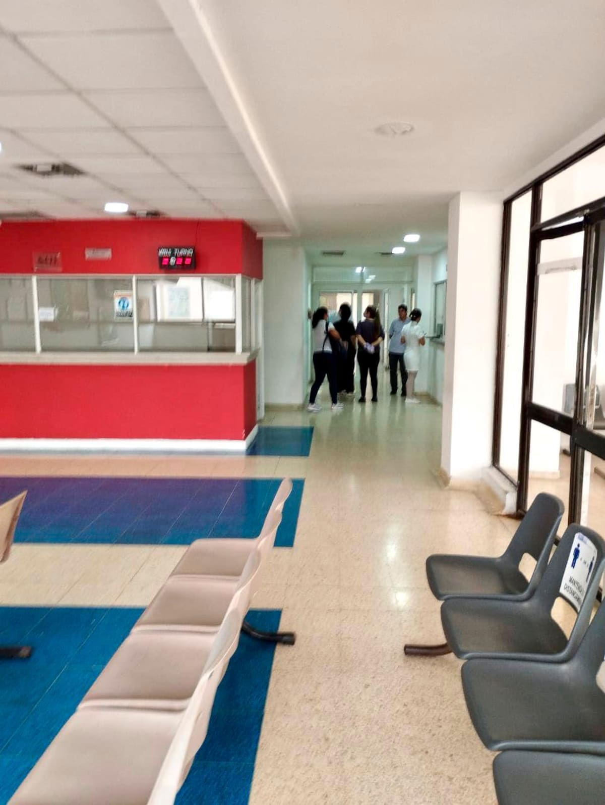 Varios servicios de la clínica fueron suspendidos temporalmente.