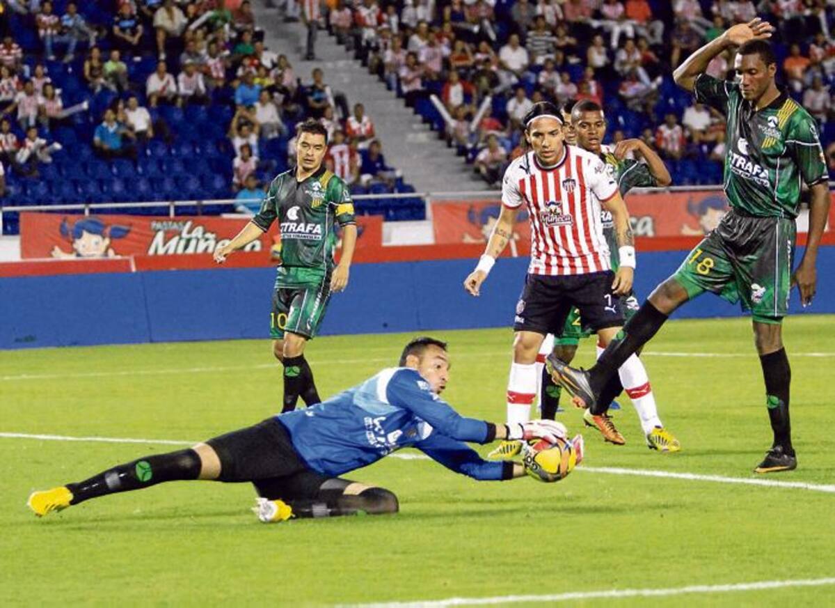 El portero Diego Novoa fue la gran figura del juego al evitar que el elenco rojiblanco le anotara.