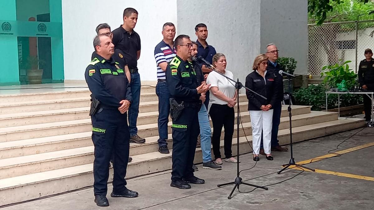 Rueda de prensa celebrada por la Policía con la Fiscalía y con delegados de la Fiscalía y Policía de Paraguay.