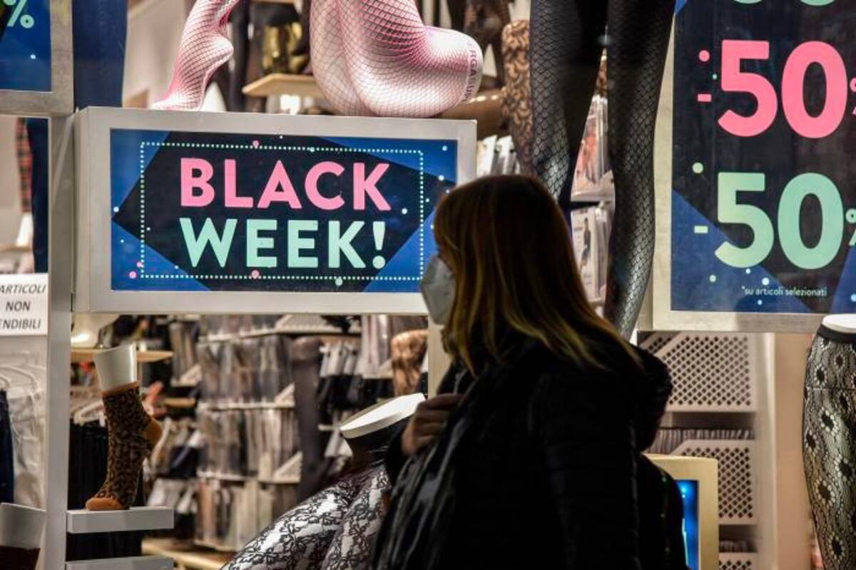 Black Friday: covid-19 aleja a la gente de las tiendas físicas