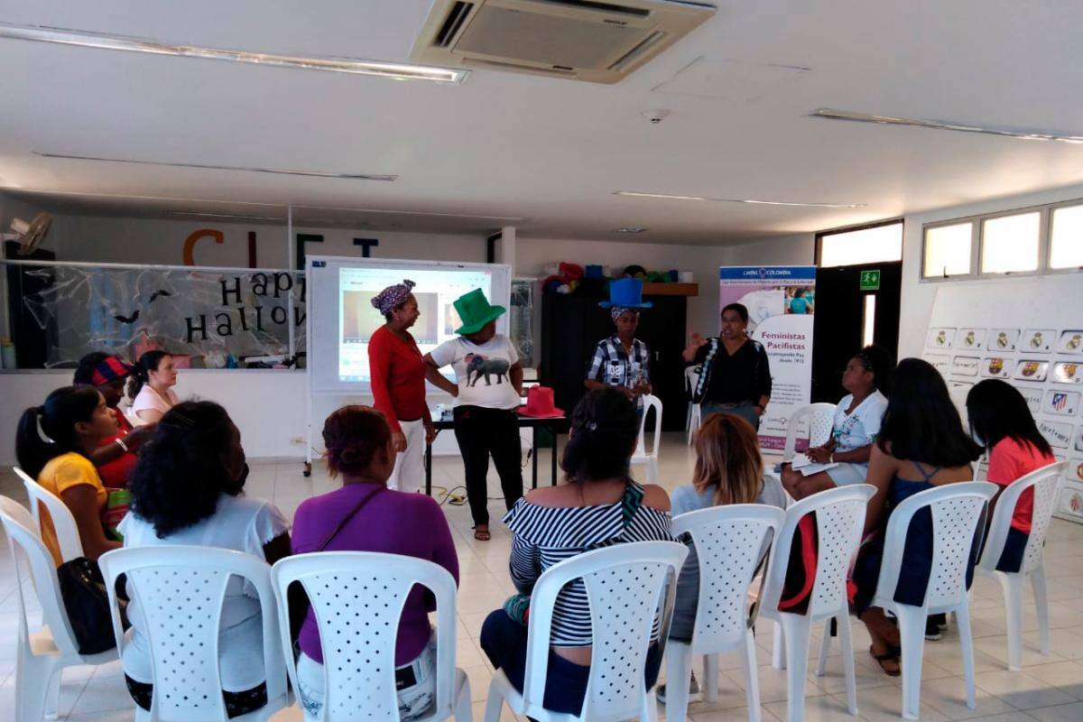 Mujeres de Cartagena participan en Escuela para aprender de feminismo