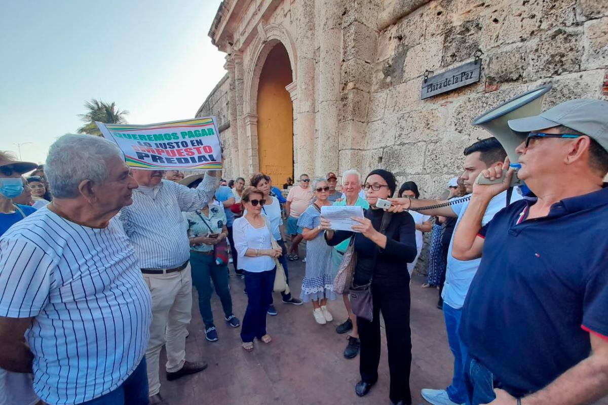 “Exigimos actualización catastral justa”: plantón en la Plaza de la Paz