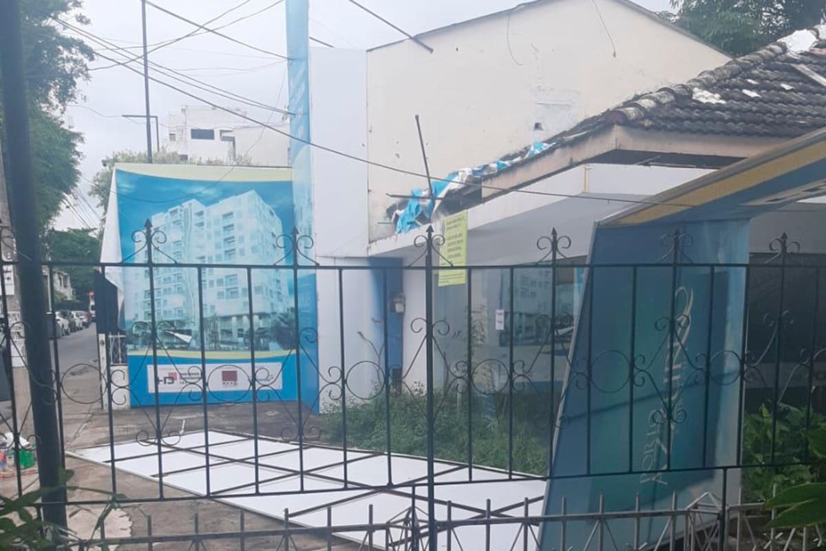 Sobre una casa cayó valla de proyecto que atentaba contra BIC en Manga
