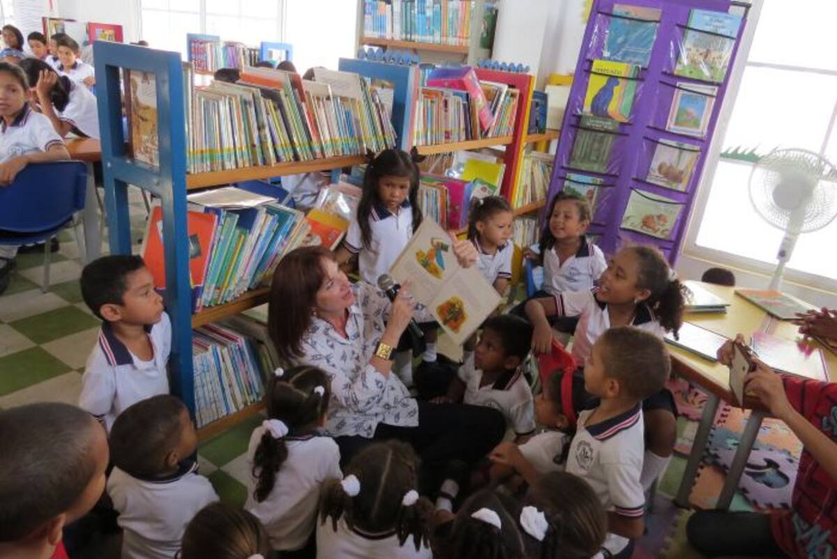 La donación de libro la hace la Fundeación Children International. Cortesía