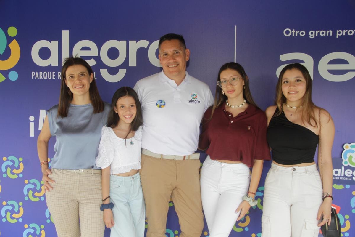 Tatiana Pulido, Emma Cárdenas, Mauricio Cárdenas, Mariana Cárdenas y Sara Cárdenas.
