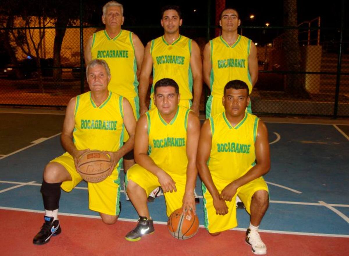 Equipo de Bocagrande: Fernando García, Pablo Kleiver, Gustavo Morón. Abajo: Bernardo Herrera, Donal Canábal y Armando Izquierdo.
