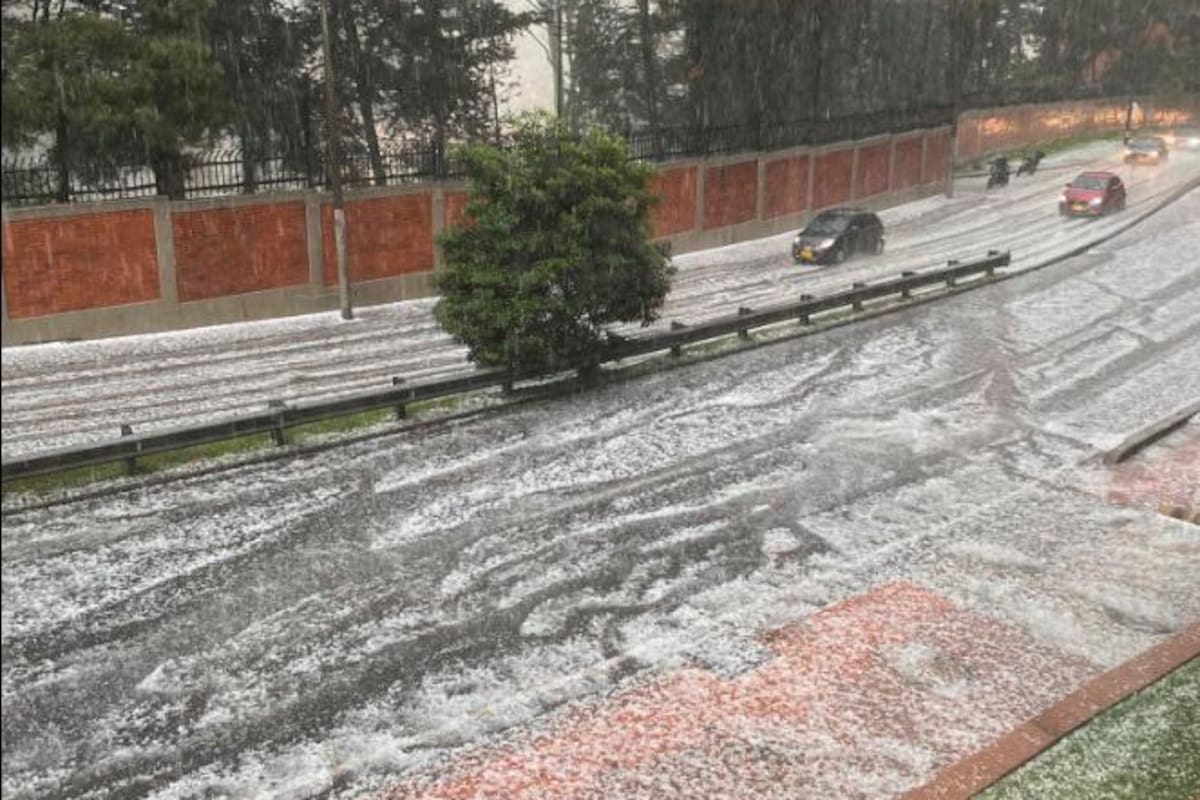 Video: fuerte granizada dejó blancas las calles de Bogotá